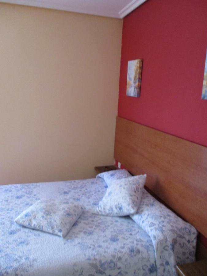 Hostal Becares Паленсія Екстер'єр фото
