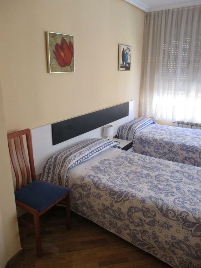 Hostal Becares Паленсія Екстер'єр фото